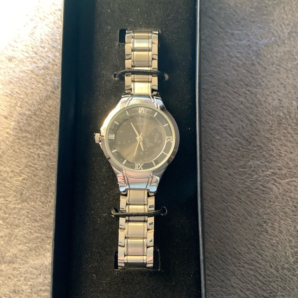 Avon Analog Watch NWOT